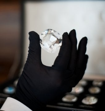 L'ÉCOLE - Fascinating diamond 1 history and legends