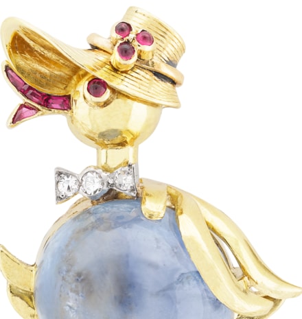 Photo : Van Cleef & Arpels, Clip Cane au Chapeau, Yellow gold, platinum, sapphire, diamond, ruby, 1946, Van Cleef & Arpels Collection