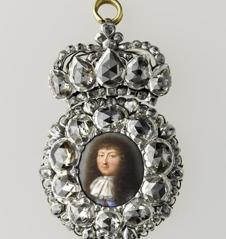 Portrait box of Louis XIV.jpg