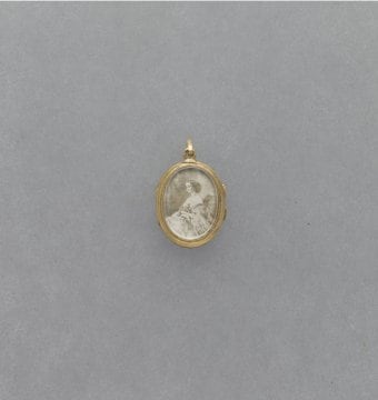 Médaillon-pendentif ouvrant avec Napoléon III et Eugénie, XIXe siècle, Musée nationanal du palais de Compiègne (c) RMN - René Gabriel Ojéda