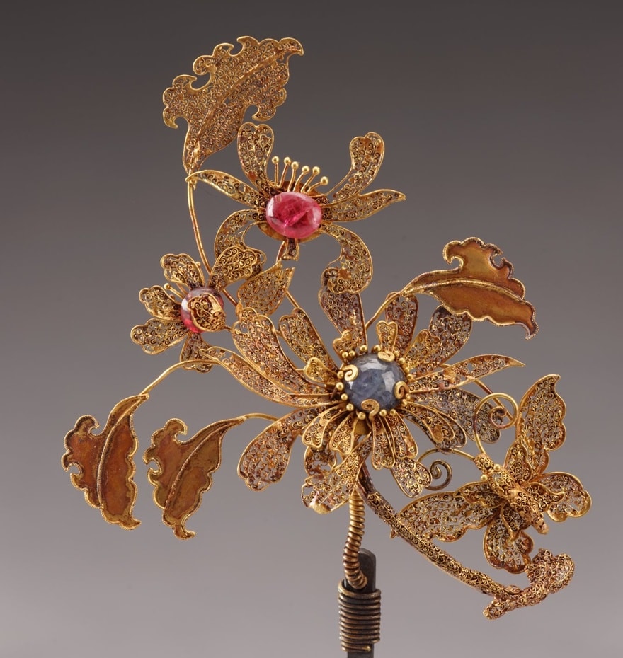 35. Gold Hairpins with Gems, Flowers and Butterfly Design 累丝嵌宝蝶恋花金对簪 2.JPG