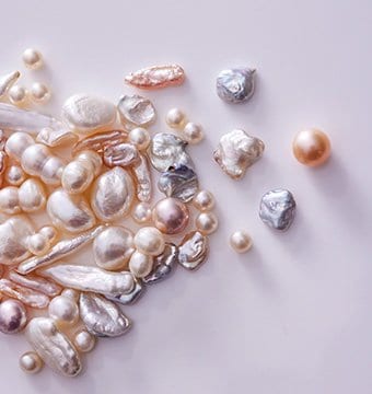 Mobile-Perles de culture d'eau douce sans noyau (Chine). Photo  Benjamin Chelly BD