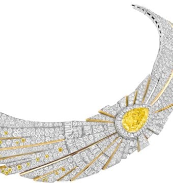 Sous les étoiles collection - Halley necklace and ring with interchangeable motifs. One pear-shaped Fancy Vivid Yellow diamond of 11.29 carats © Van Cleef & Arpels SA
