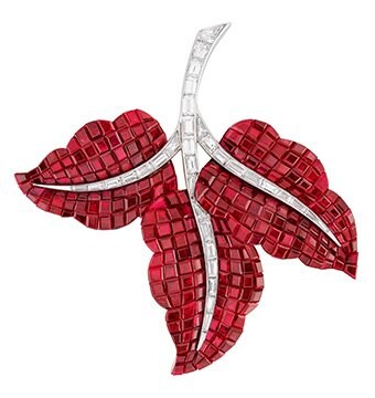 Rubis, entre Science et Histoire_Mystery Set Three leaves clip_1955