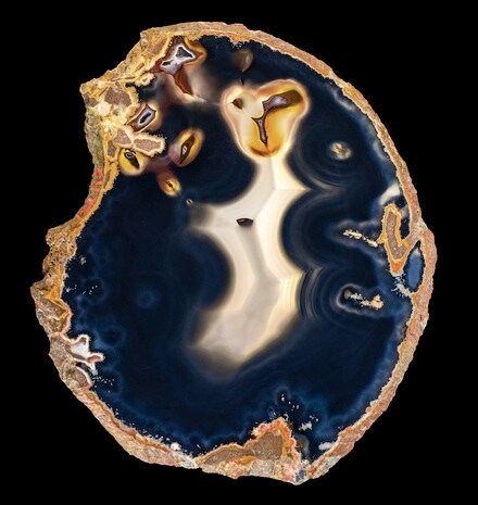 “Le Paillasse” (The Clown), agate  Likely Rio Grande do Sul, Brazil. Muséum national d’histoire naturelle coll., Paris. Caillois donation,1983-1985