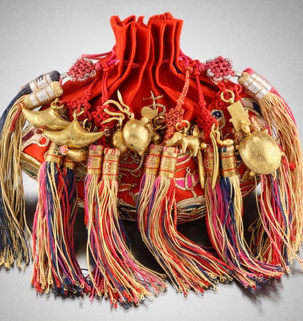 Embroidered Duru-jumeoni with Gold Ornaments for Yi Gu