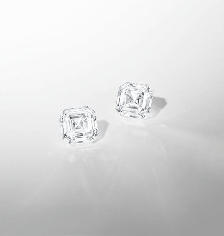 Two asscher-cut diamonds of 10.88 and 10.88 carats © Van Cleef & Arpels 