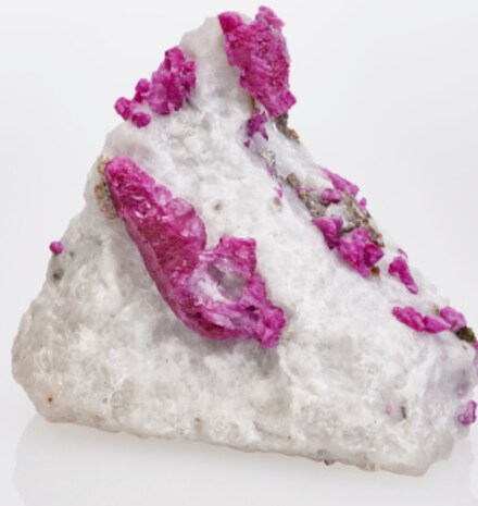 Ruby, Art & Science (Online Talk) | L'ÉCOLE School of Jewelry Arts
