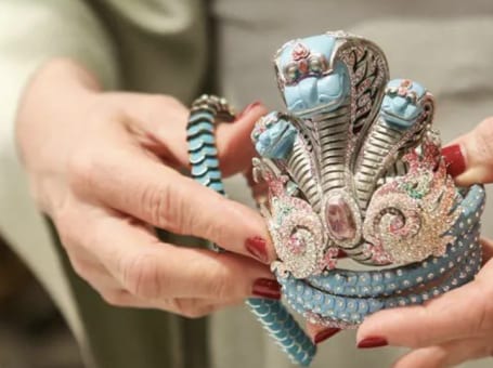 Entering The Van Cleef & Arpels Universe banner