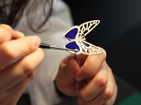 Jewelry and Grand feu enamelling