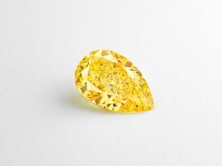 Diamant Fancy Vivid Yellow poire de 11,29 carats ©  Van Cleef & Arpels SA