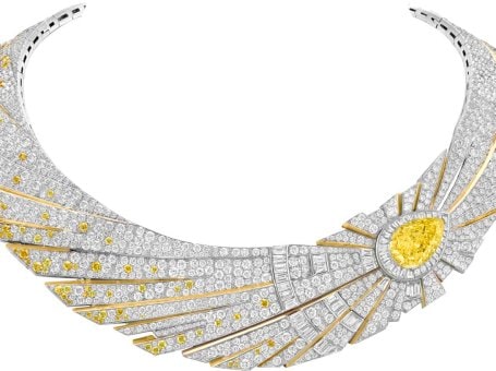 Sous les étoiles collection - Halley necklace and ring with interchangeable motifs. One pear-shaped Fancy Vivid Yellow diamond of 11.29 carats © Van Cleef & Arpels SA
