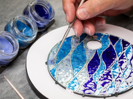 Career meeting with an enameler from the Pépinière de Meyrin