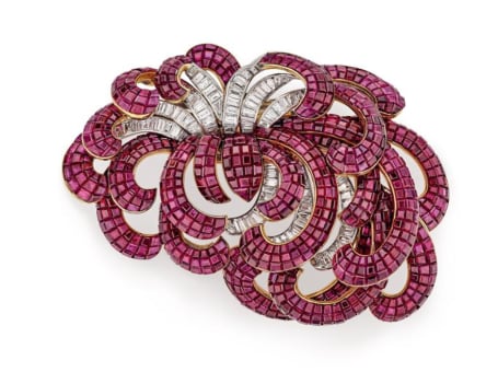 Platine, or jaune, Serti Mystérieux rubis, diamants Entering the Van Cleef & Arpels universe