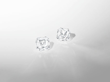 Two asscher-cut diamonds of 10.88 and 10.88 carats © Van Cleef & Arpels 
