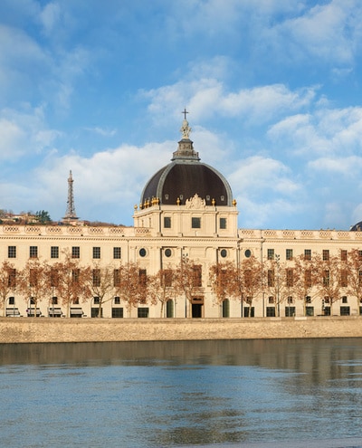Façade de l'Intercontinental à Lyon
